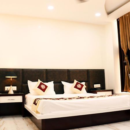 Hotel Neelam Moga 卢迪亚纳 外观 照片