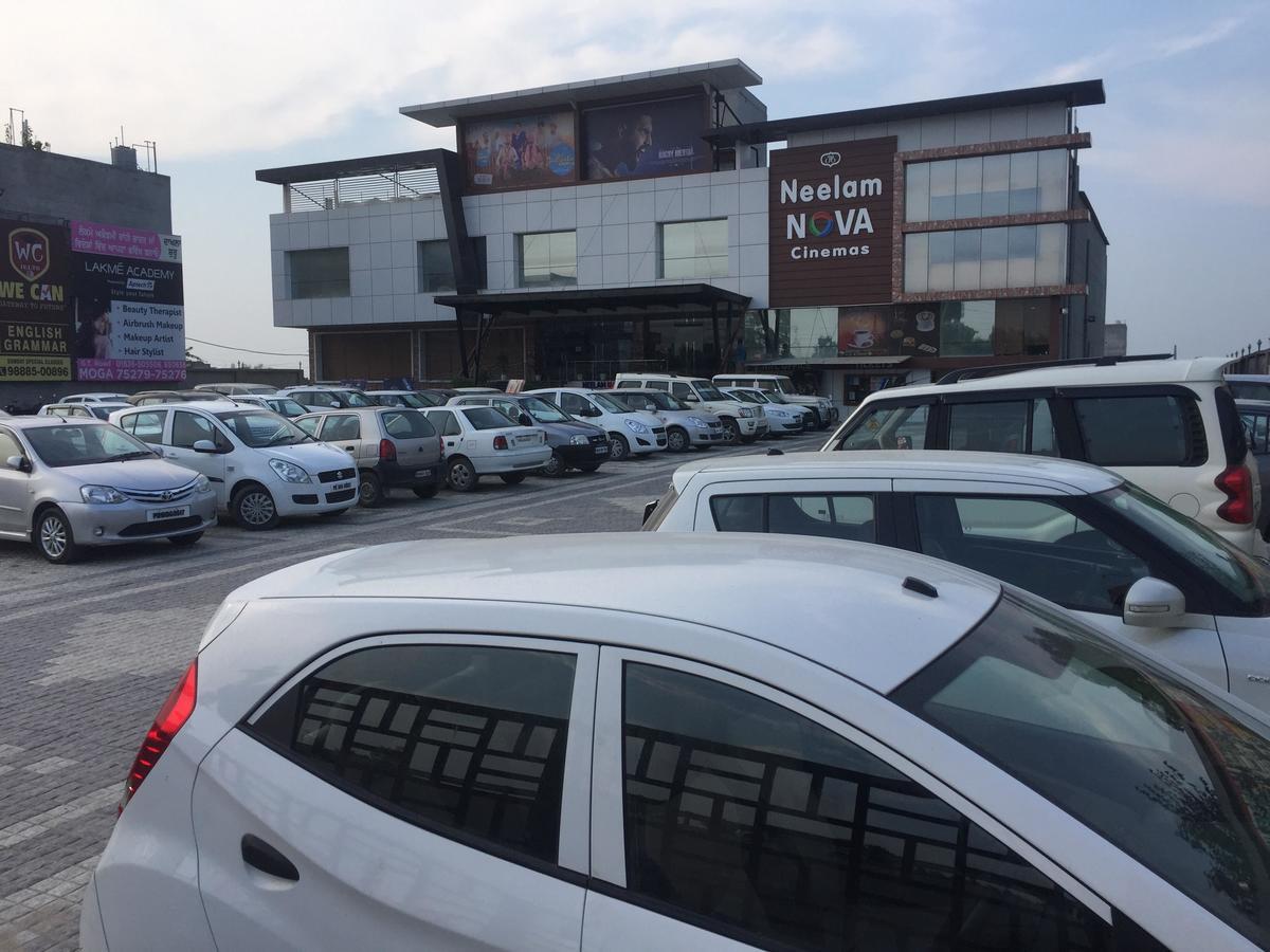 Hotel Neelam Moga 卢迪亚纳 外观 照片