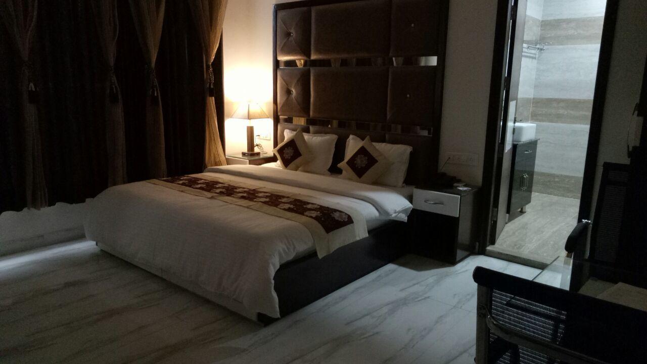 Hotel Neelam Moga 卢迪亚纳 外观 照片